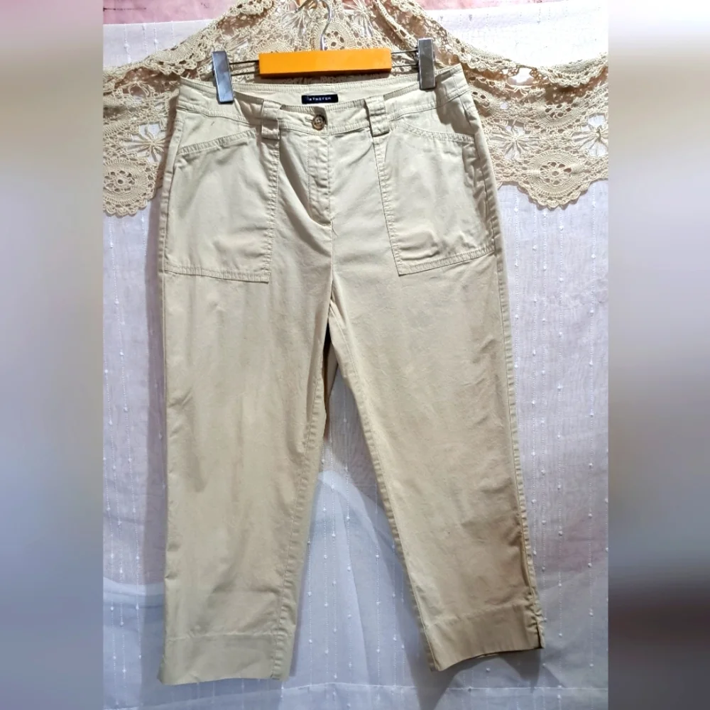 Jones New York Signature Petite Stretch Capris  in Beigy Cream. - Picture 3 of 9